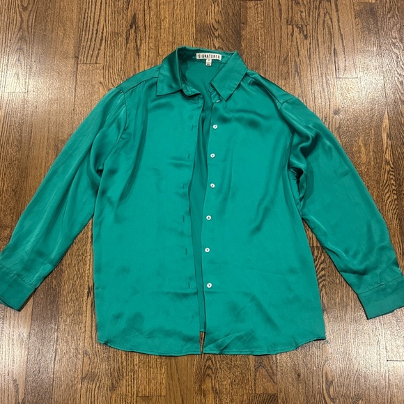 Signature8 Emerald Green satin women's long sleeve button down blouse size small - Picture 1 of 7